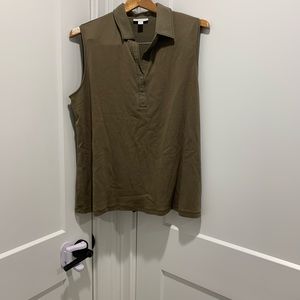 Collar sleeveless polo shirt in great condition